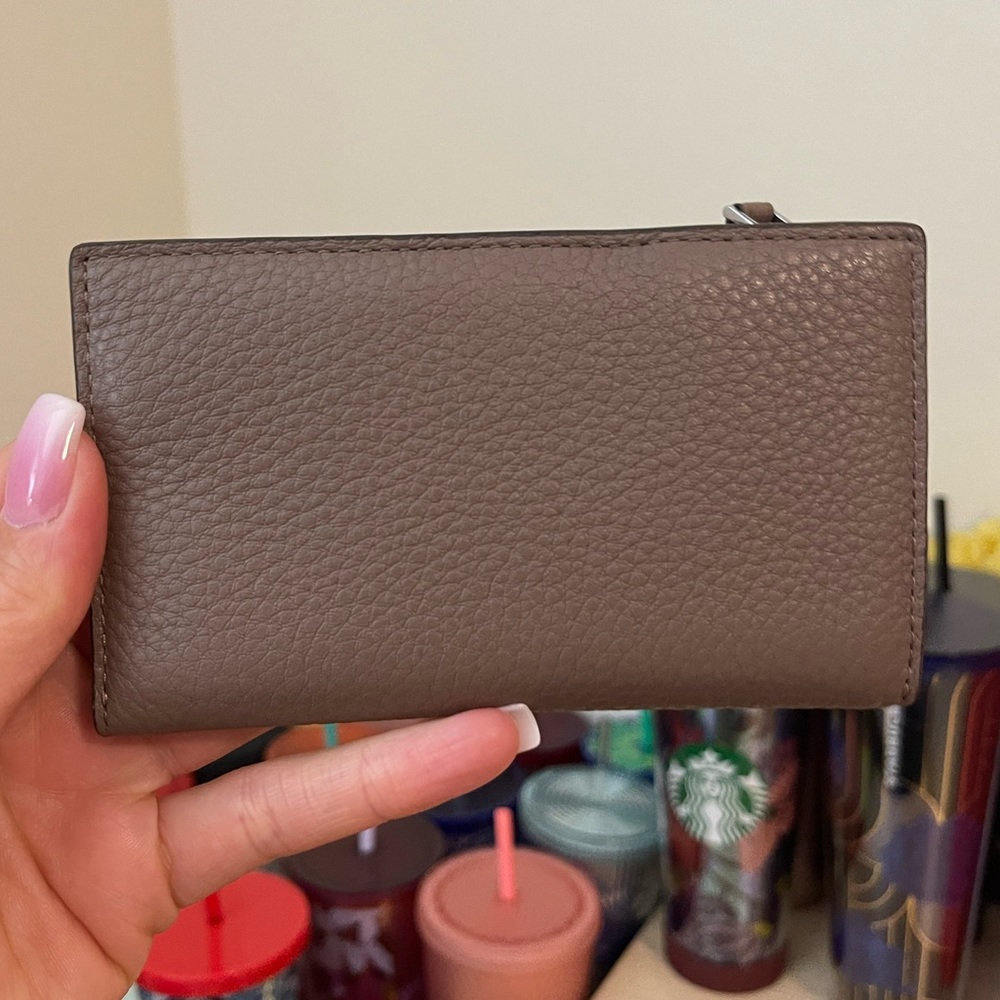 Kate Spade Bi-Fold Wallet ⭐️ - Picture 4 of 5